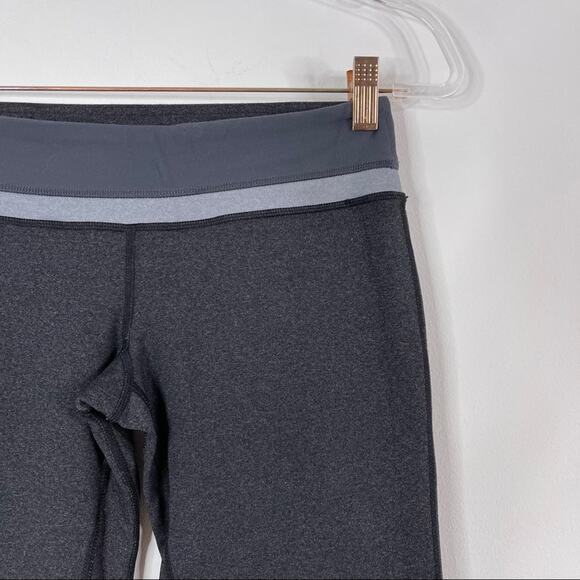 Lululemon Womens 4 Heather Gray Stripe Groove Crop Leggings Capri Yoga Workout - Picture 3 of 9